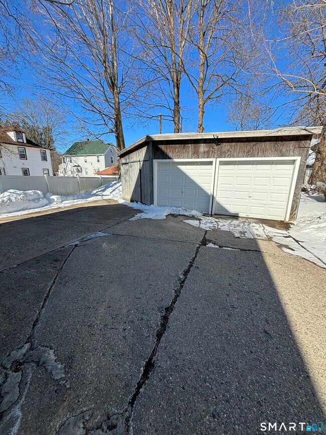 Building Photo - 11 Roberts St