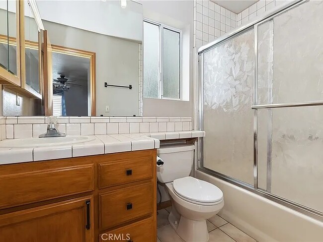 Building Photo - 262 Delle Dr