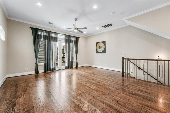 Building Photo - 5815 E Post Oak Ln
