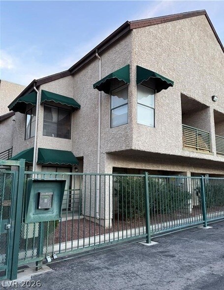 Building Photo - 460 Elm Dr