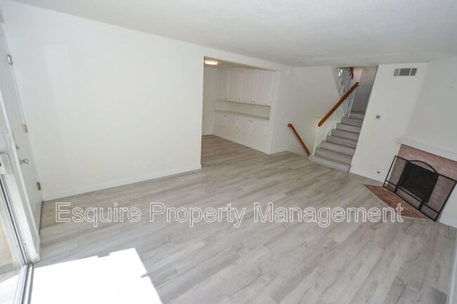 Building Photo - 1189 Ramona Dr