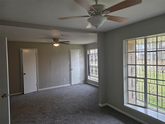 Building Photo - 9626 Guest St