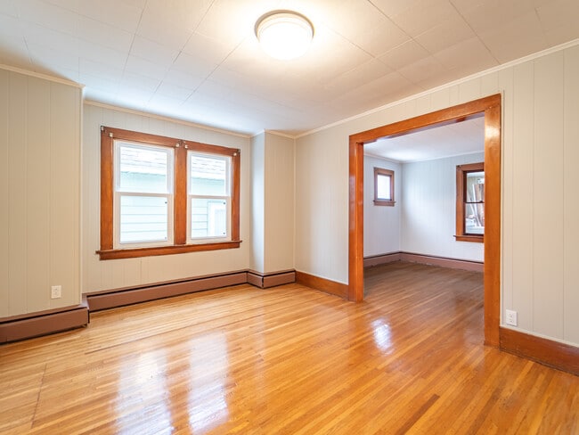 Building Photo - 38 Elgrove Rd