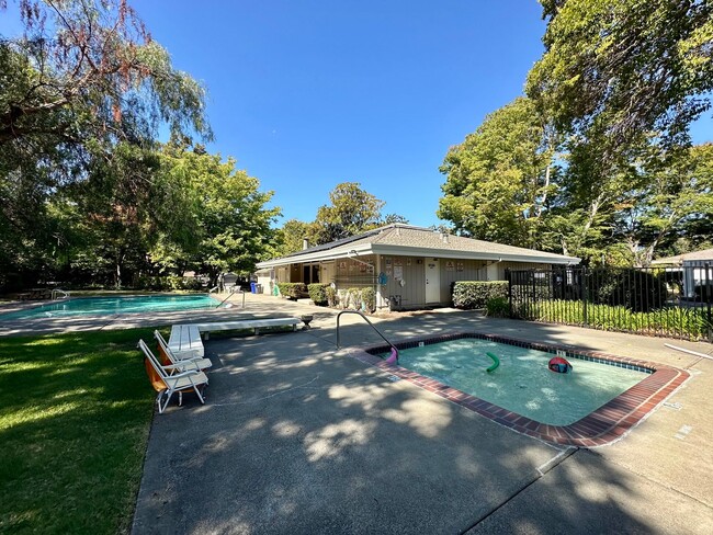 Building Photo - Napa Valley Brookside Townhouse