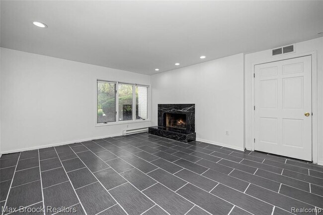Building Photo - 3332 Barlyn Ln