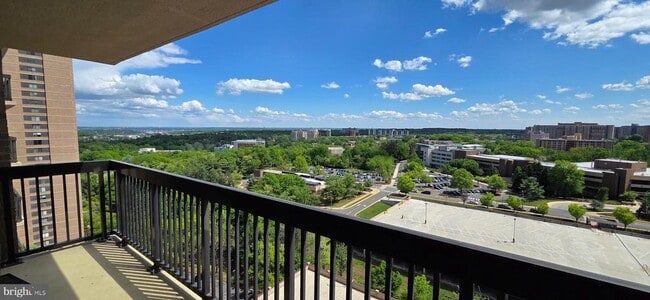 Building Photo - 3709 S George Mason Dr