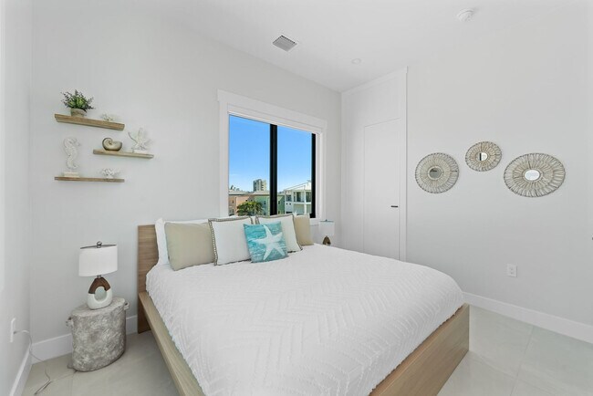 Building Photo - 247 Pescayo Ave