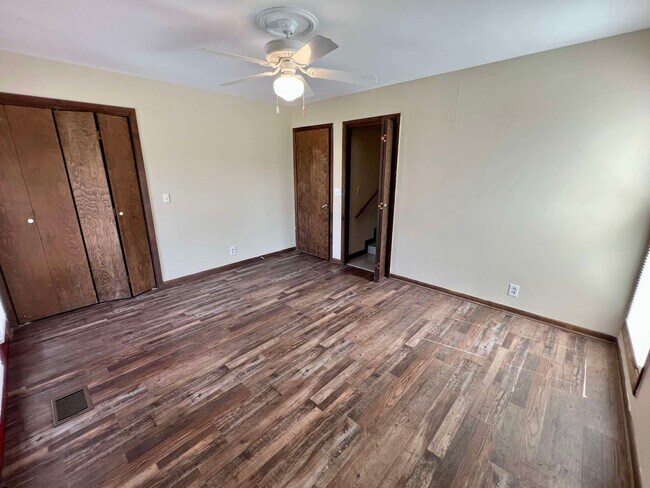 Building Photo - Cabin Style Home on Equestrian Farm *Priva...