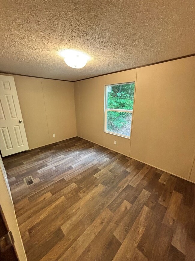 Building Photo - 49 Crooked Fork Ln