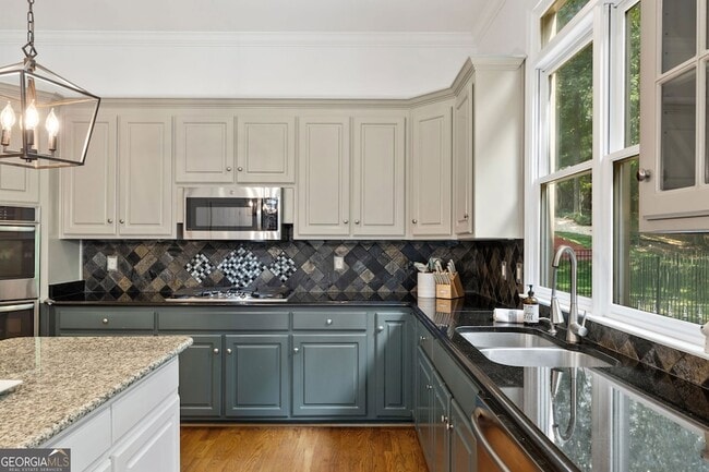 Building Photo - 5170 Deerlake Dr