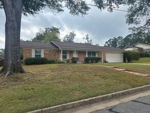 Building Photo - 2213 Suanne Dr