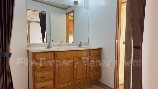 Building Photo - 98 E Byrd Dr