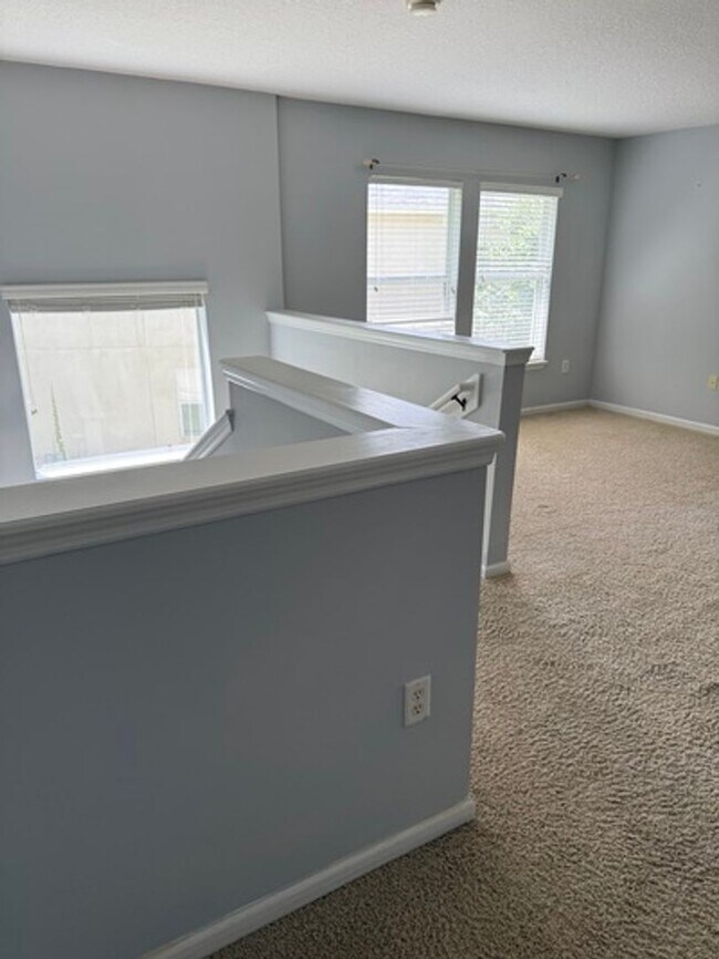 Building Photo - 1676 Majestic View Ln