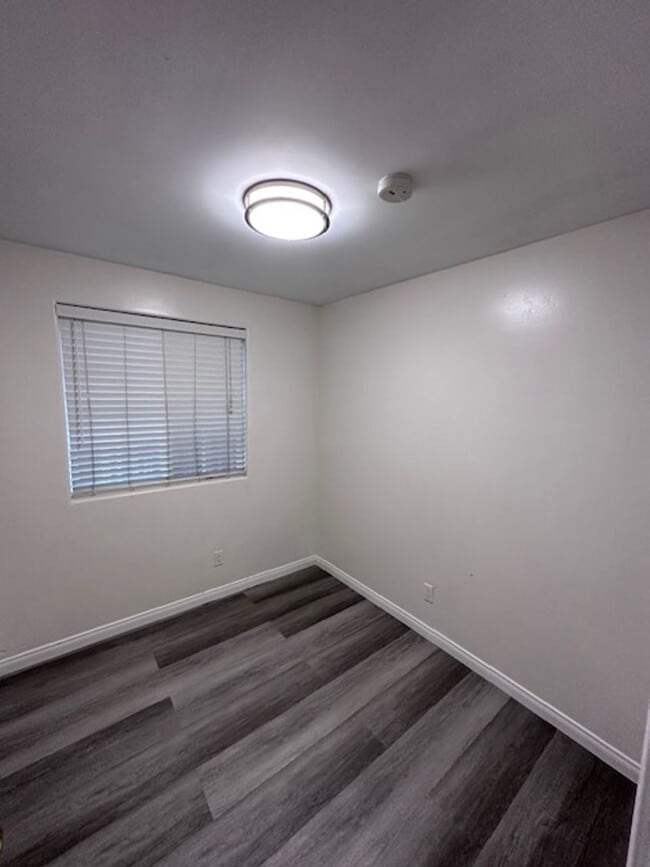 Building Photo - Charming 2 bed+1 bath + bonus office avail...