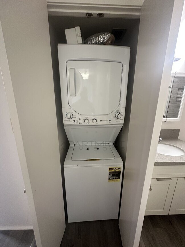 Building Photo - 2499 Kapiolani Blvd