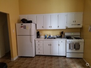 Building Photo - 162 Sumac St