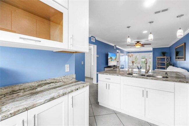 Building Photo - 9224 Mission Oaks Blvd