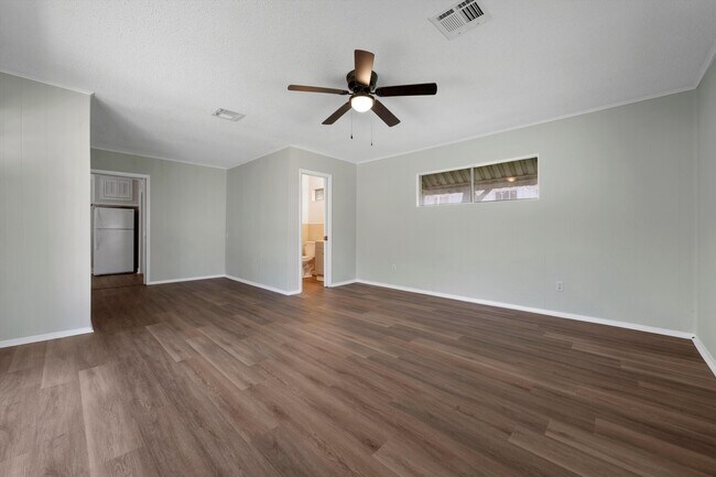 Building Photo - 1511 Maple Ave