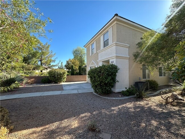 Building Photo - 9900 Calabasas Ave