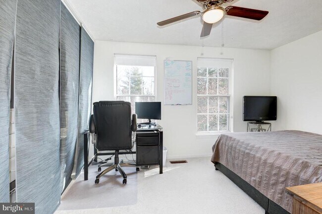 Building Photo - 1598 Woodcrest Dr