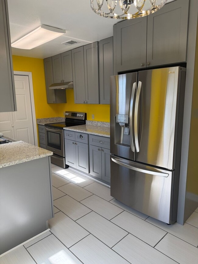 Building Photo - Beautiful Updated Ranch Style Home