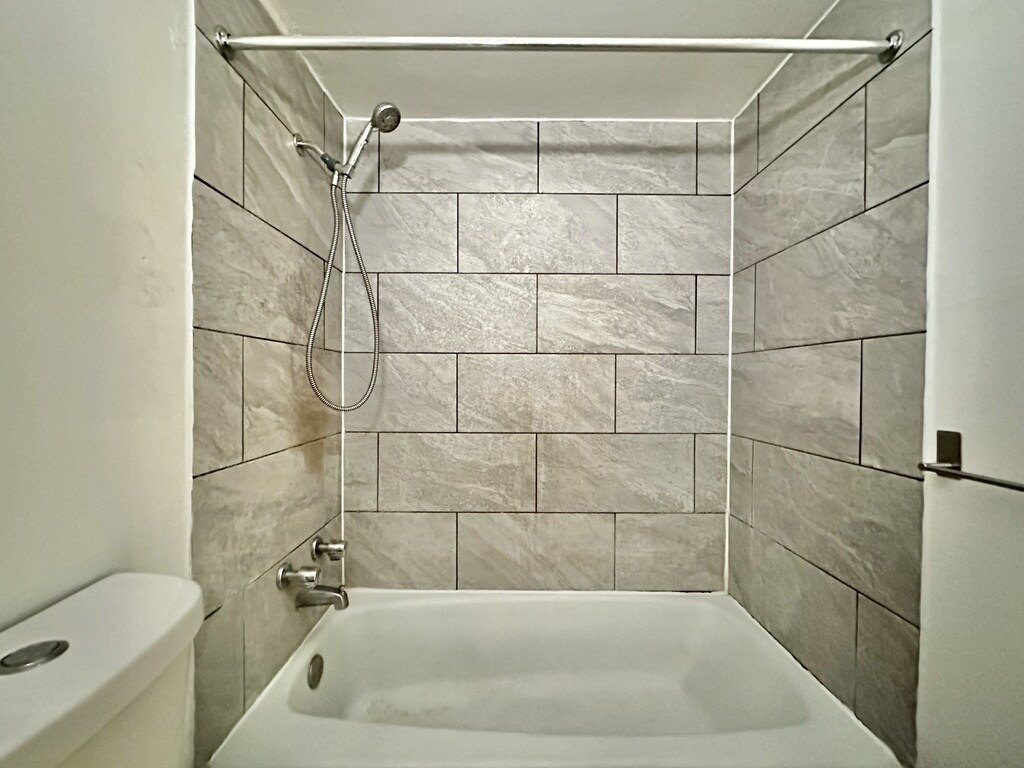 Building Photo - 1515 W Morse Ave