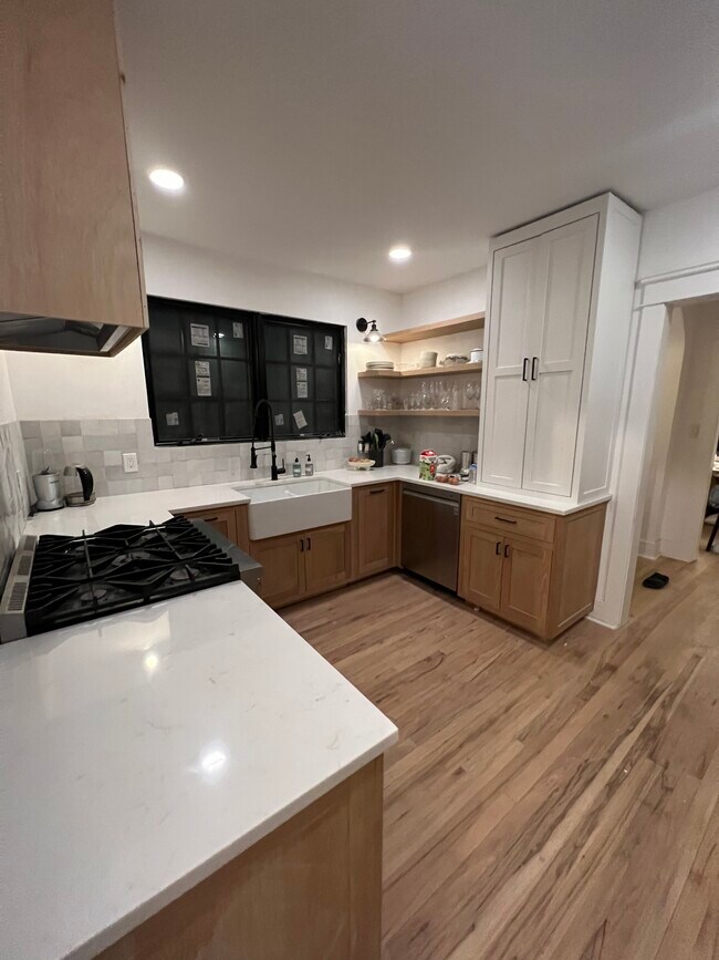 Building Photo - 528 Fellows Ave