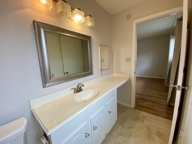 Building Photo - 2121 Fountain View Dr