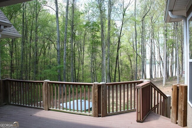 Building Photo - 207 Lakeview Ct