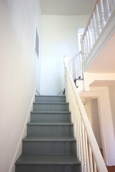 Building Photo - 421 9th St NW