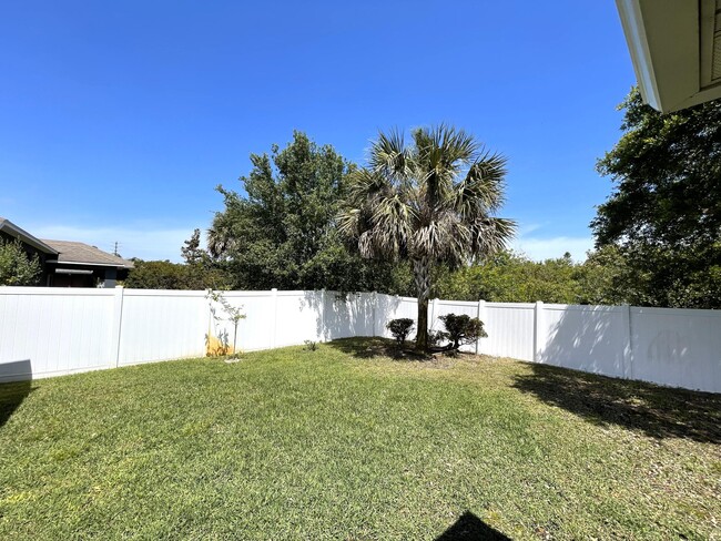 Building Photo - 1847 Elkins Point