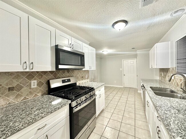 Building Photo - 7011 Brockington Dr