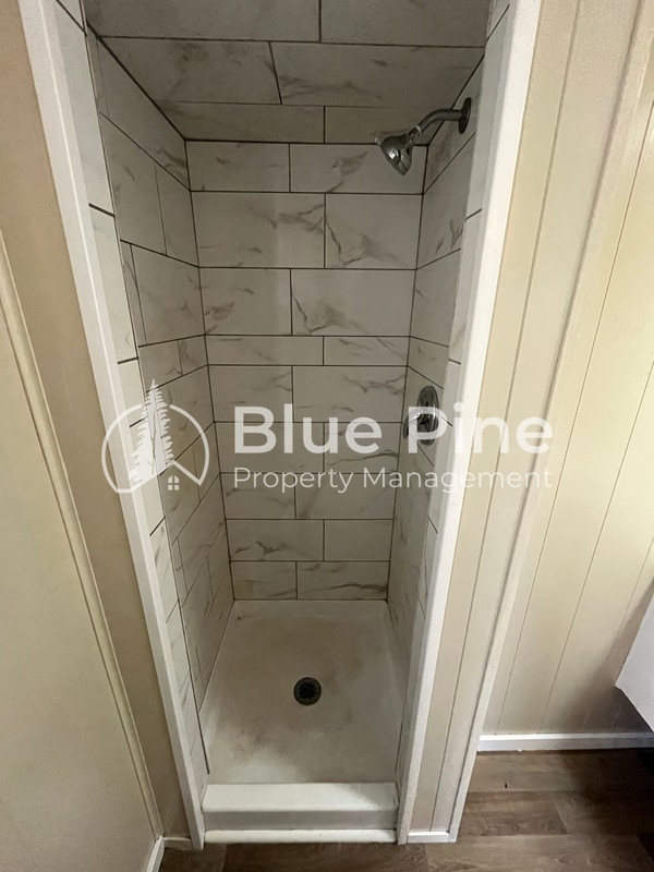 Building Photo - 925 Wilson Ave