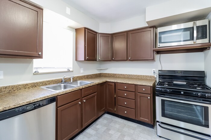 Building Photo - 1206 Toluca Ct