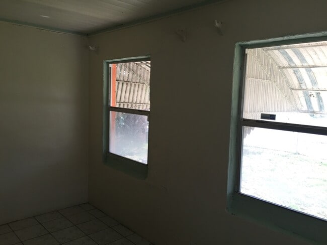 Building Photo - Nice 2-1 house by Walmart