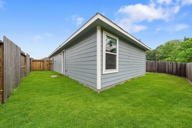 Building Photo - 17038 Marie Vlg Dr