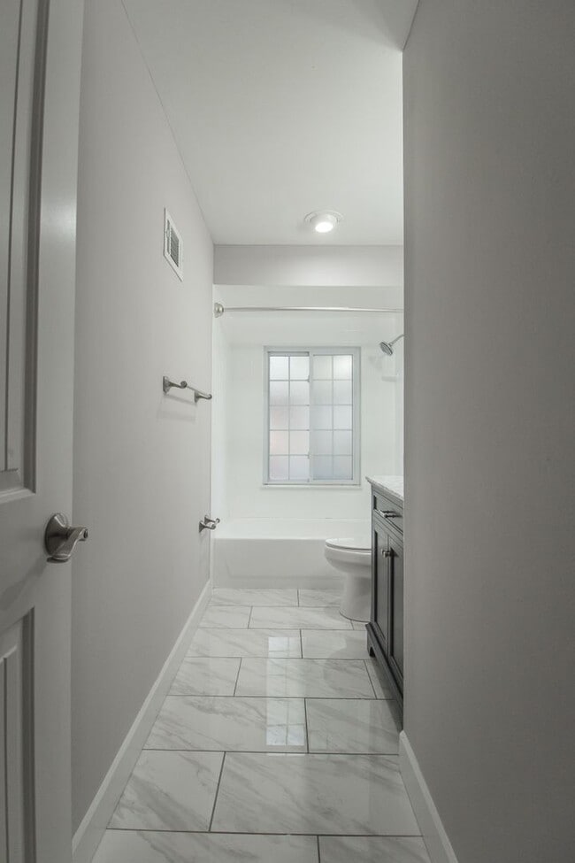 Building Photo - Pet Friendly Renovated Two Bedroom