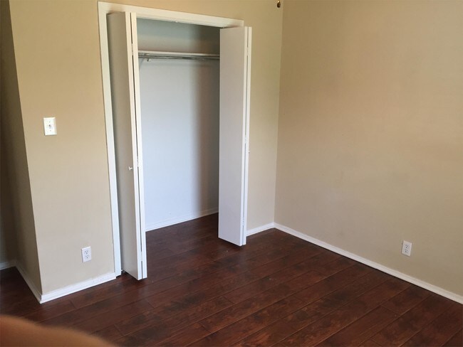 Building Photo - 3409 S Carolina Dr