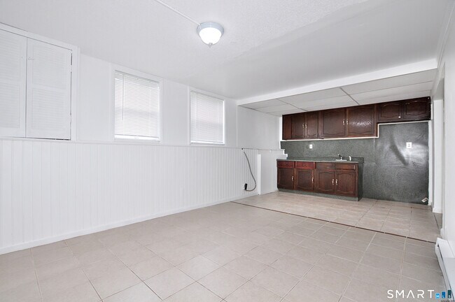 Building Photo - 13 Pleasant View Ave