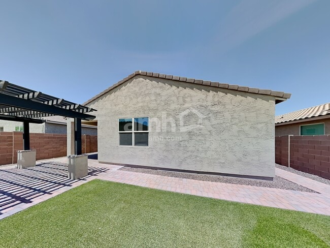 Building Photo - 215 E Salerno Way