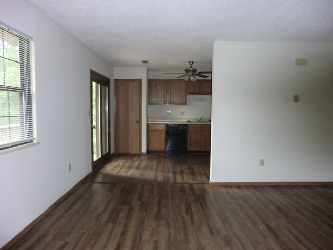 Building Photo - 18 Cherry Tree Ln