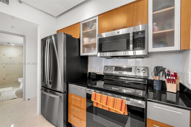 Building Photo - 1750 N Bayshore Dr