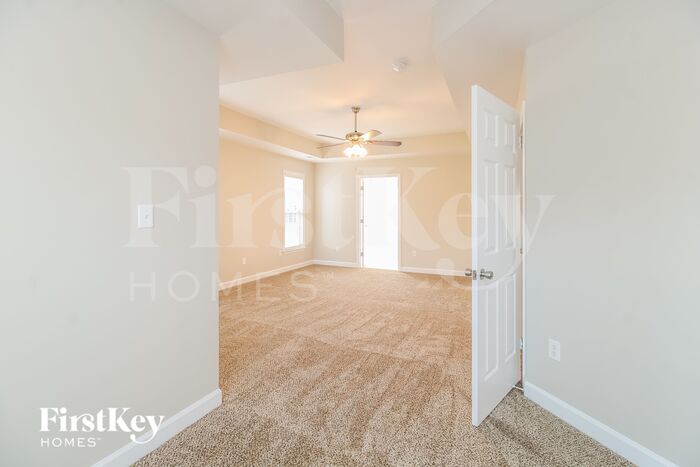 Building Photo - 4309 Southern Oak Dr