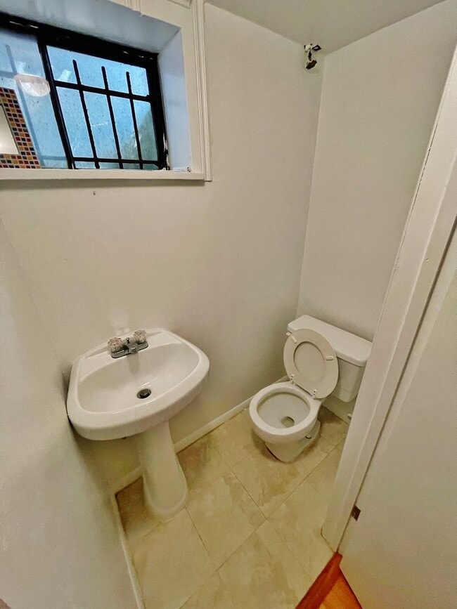 Building Photo - 3 Bedroom in Woodmoor available ASAP!!