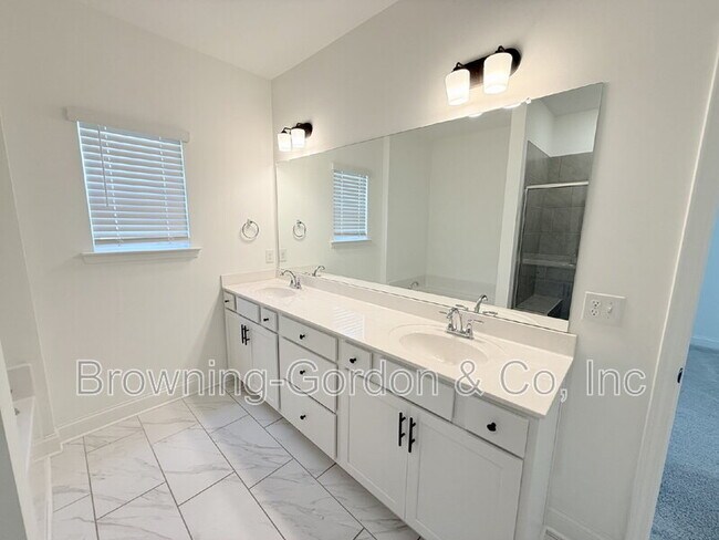 Building Photo - 312 Traywick Pl