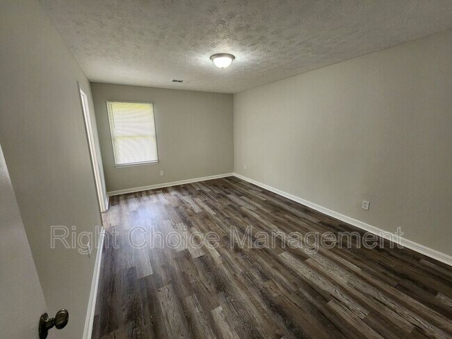 Building Photo - 3034 Lansing Ave