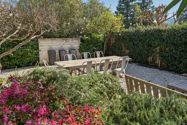 Building Photo - 1810 Quail Ct