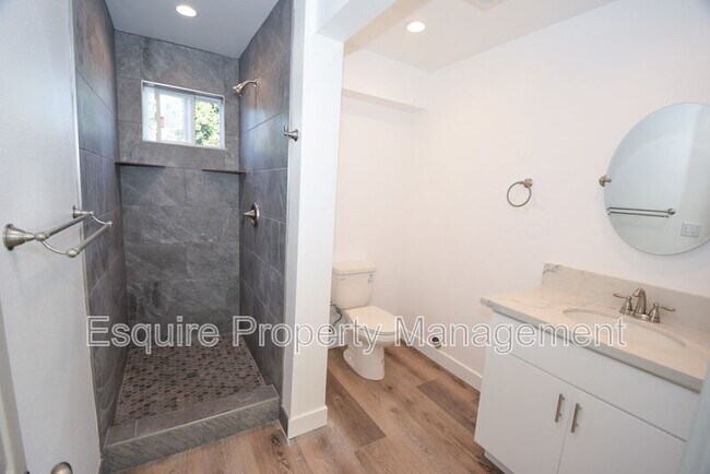 Building Photo - 405 Spruce St