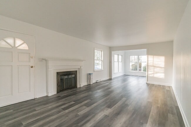 Building Photo - 4/ 1.5 Just minutes from Wake Forest Unive...