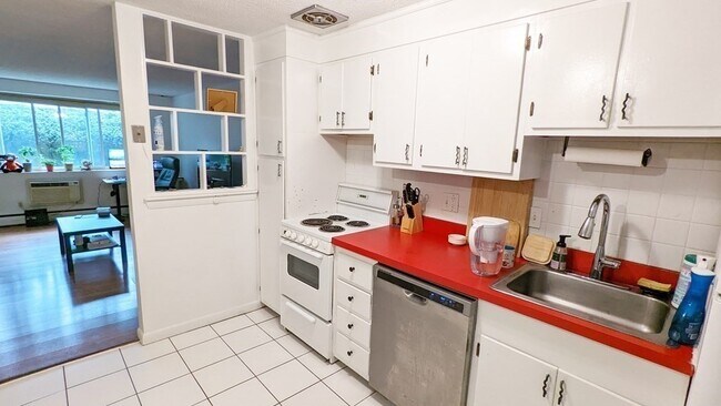 Building Photo - 50 Green St